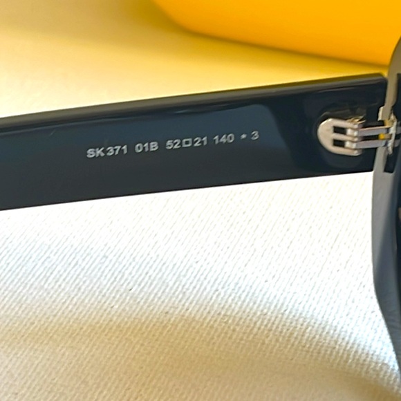 BNIB SWAROVSKI CRYSTAL SUNGLASSES BLACK 52-21-140 - Picture 7 of 14